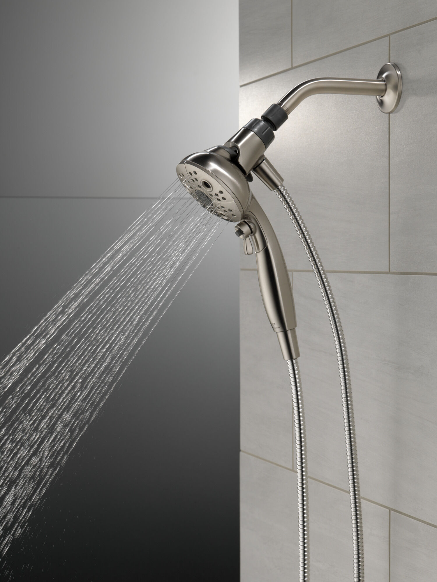 Ручной душ SureDock ™ с 5 настройками Delta Faucet 75507SN - Вид №16