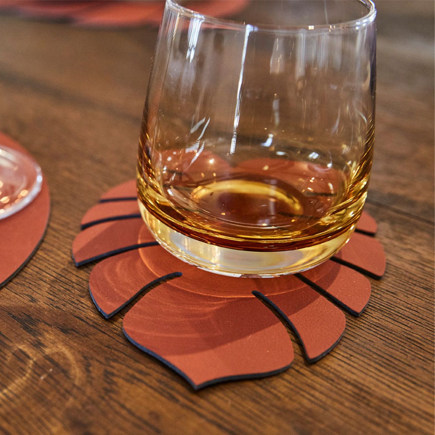 990086 NUPO sienna подстаканник лист монстеры 14х12 см, толщина 1,6мм;LIND DNA  - Вид №1