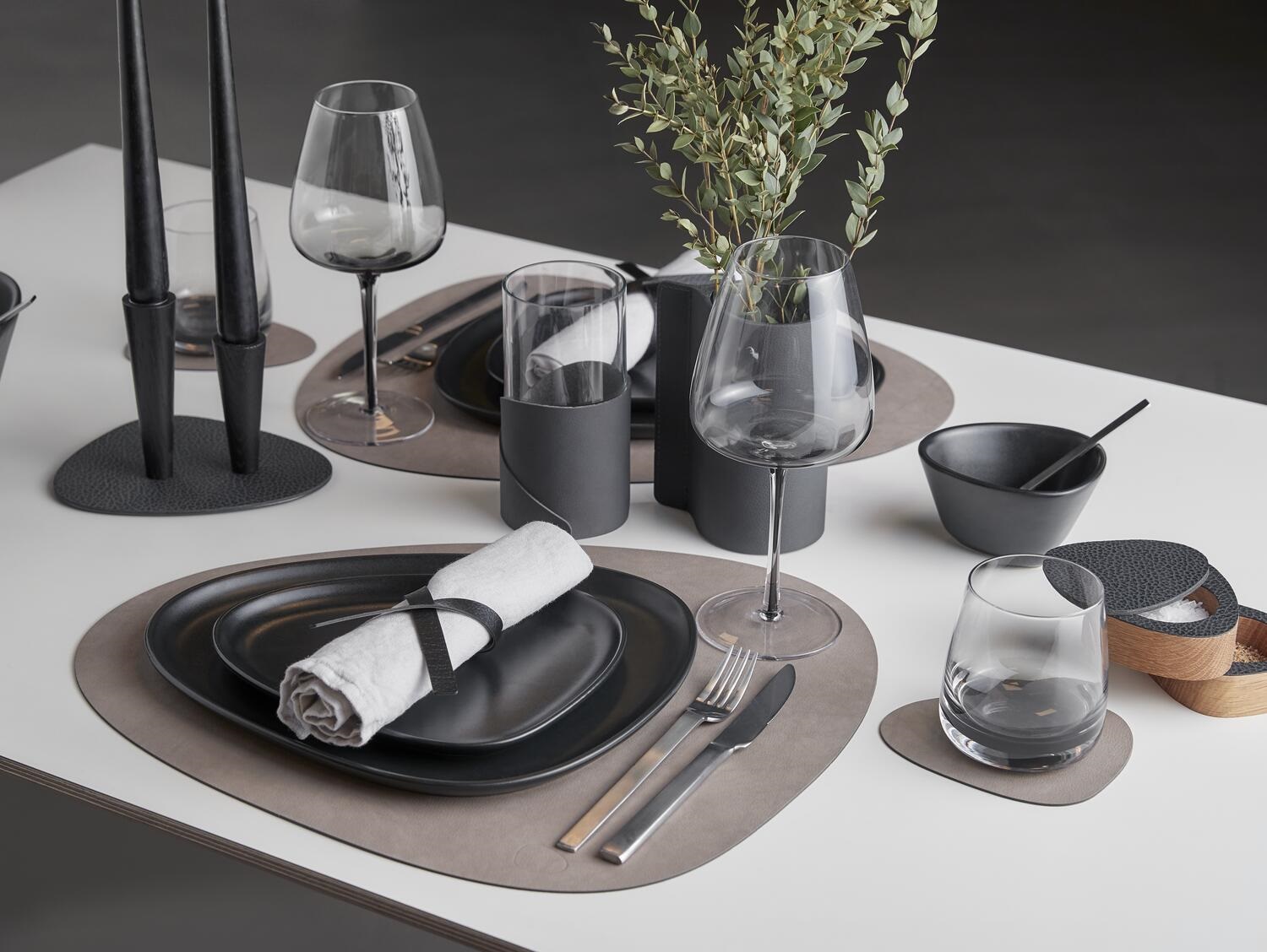 990234 NUPO nomad grey подстановочная салфетка фигурная 37x44 см, толщина 1,6 мм;LIND DNA  - Вид №1
