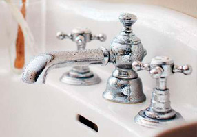 Gentry Home Смеситель для раковины мостик на 2 отверстия 200мм Mayfair Incalux sun-id-1075277 - Вид №1