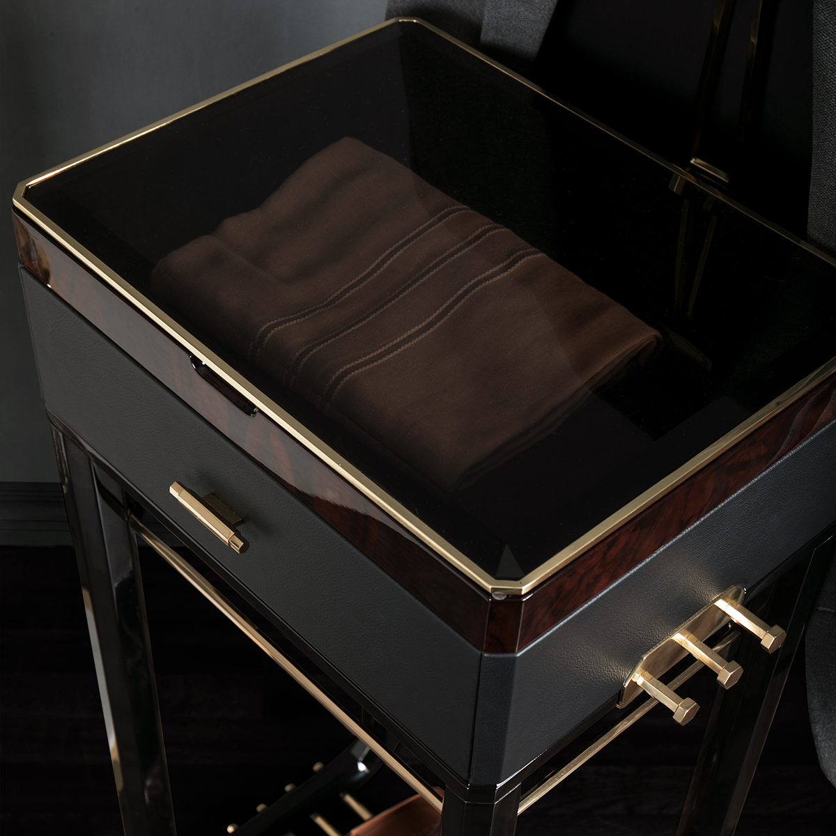 Casegoods Waltz Valet Stand Covethouse LUXXU  - Вид №4