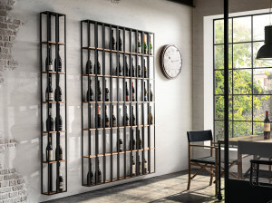 Стальная и деревянная настенная винная стойка