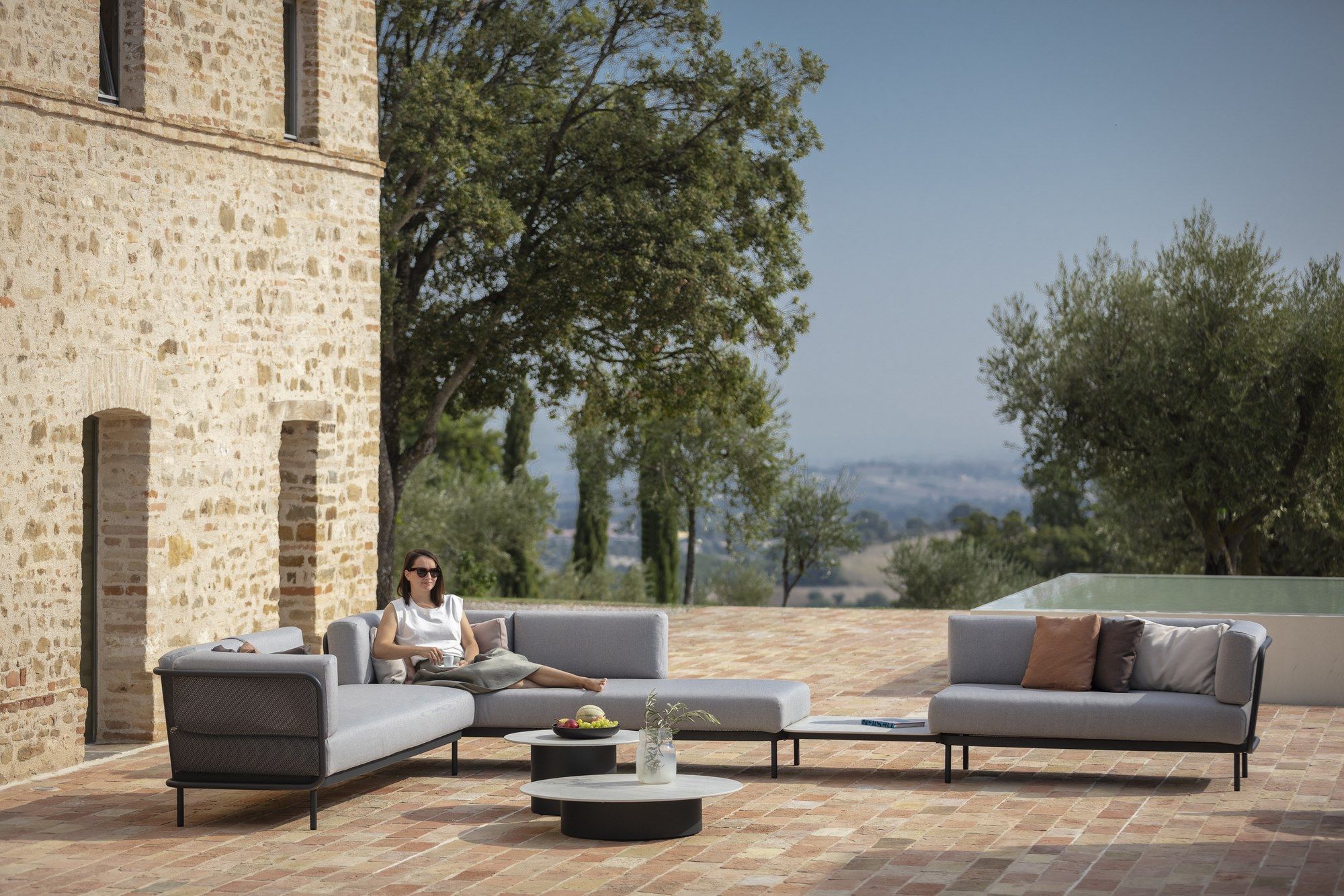 Круглый низкий журнальный столик Todus Branta ARCH-00136573 - Вид №3