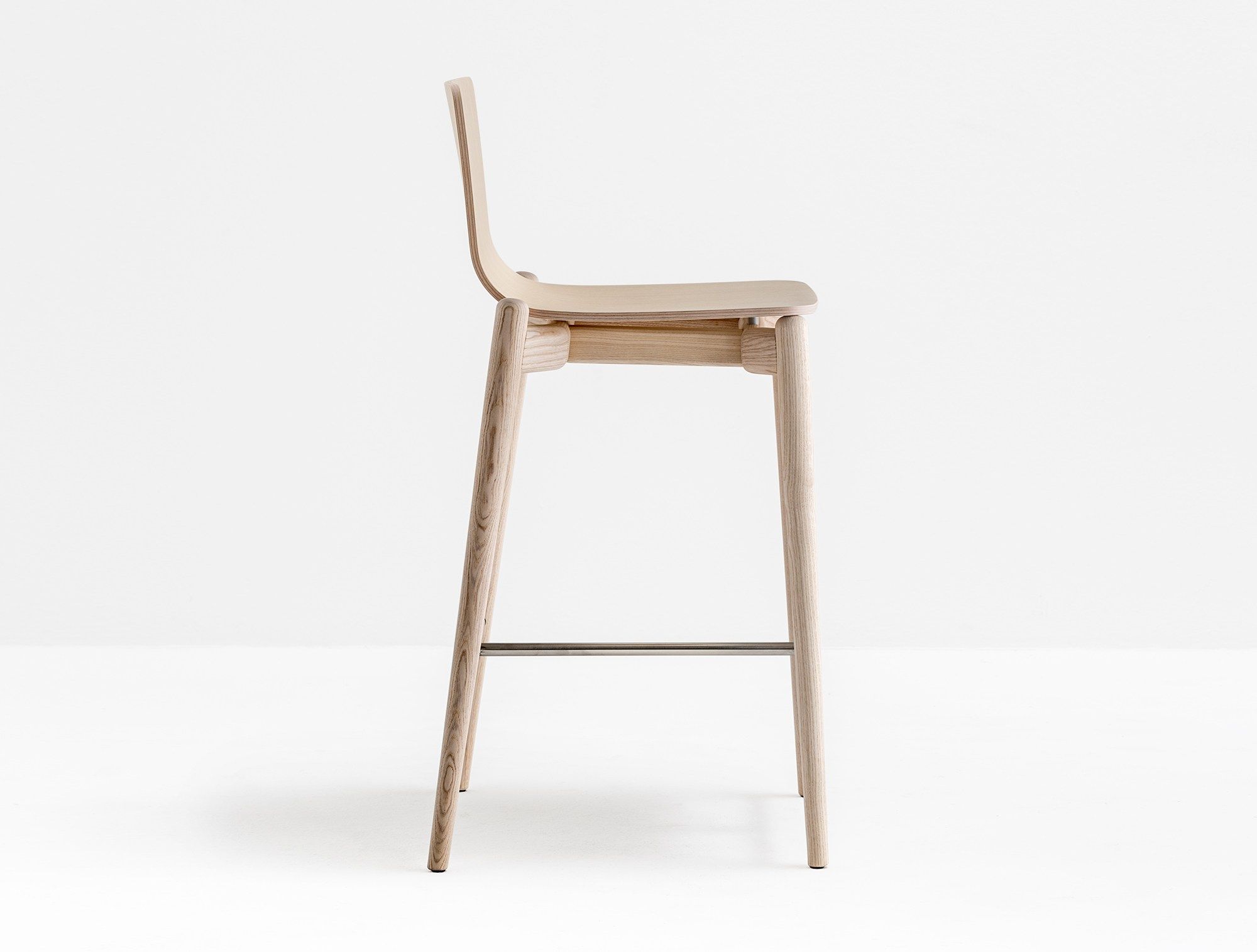 Высокий деревянный табурет с подставкой для ног Pedrali Мальме ARCH-00060293 - Вид №1