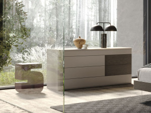 Деревянный комод