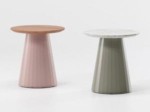 Стол из тикового дерева