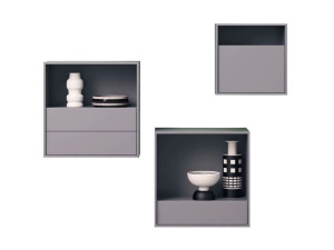 Деревянный навесной шкаф