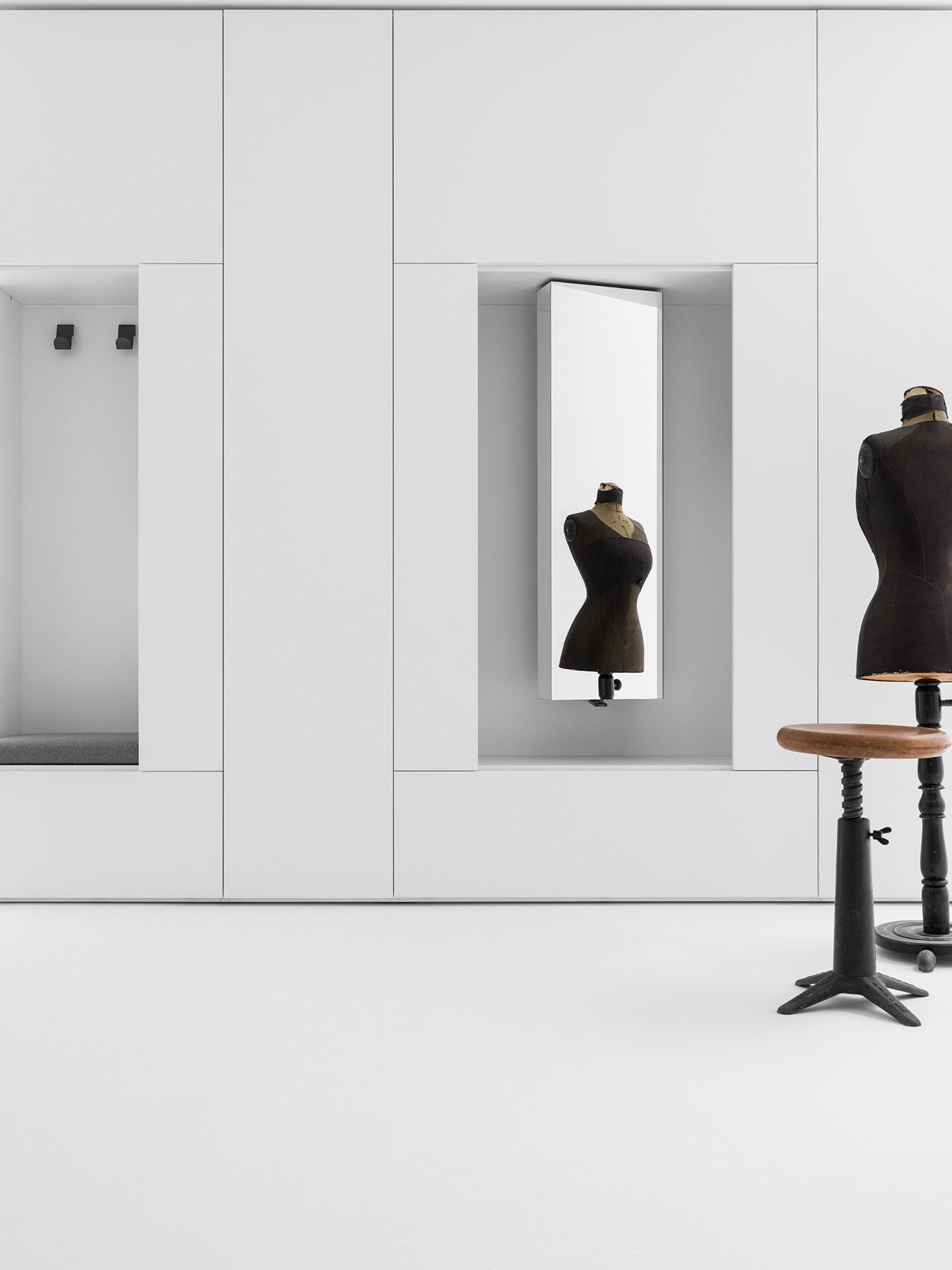 Шкаф с поворотным зеркалом и вешалкой для одежды Caccaro Roomy ARCH-00061512