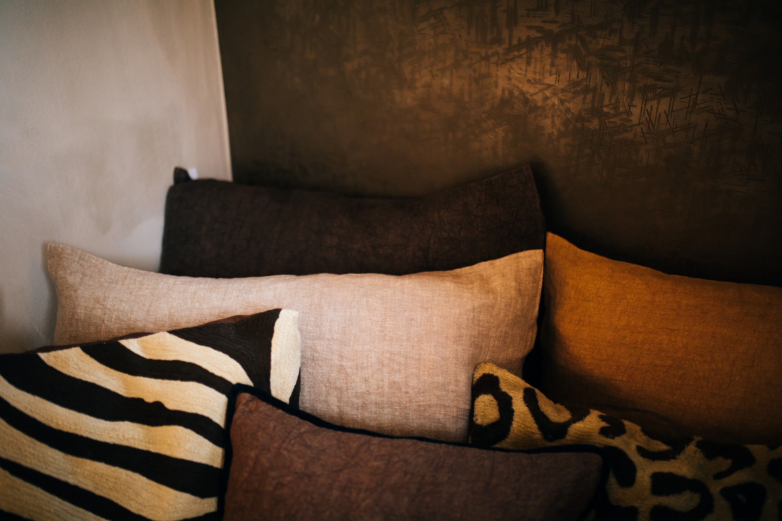 Прямоугольная однотонная льняная подушка POMAX BASICS ARCH-00153227 - Вид №38