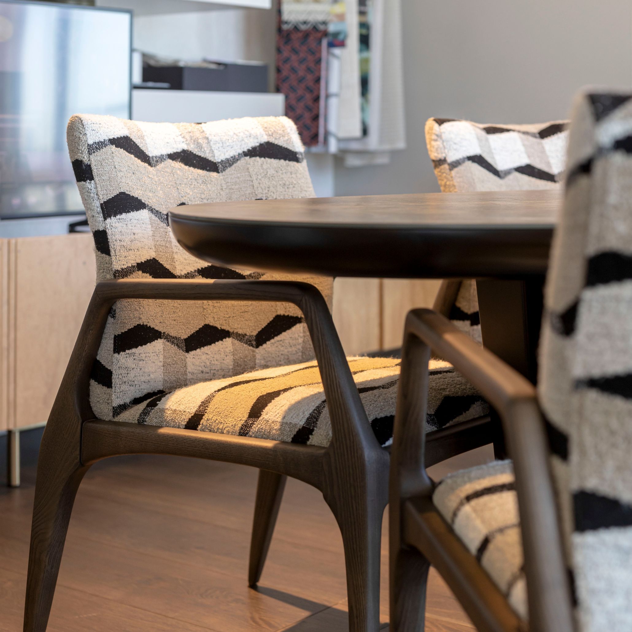 Деревянный овальный стол с каменной столешницей Stylish Club Stone ARCH-00117376 - Вид №5