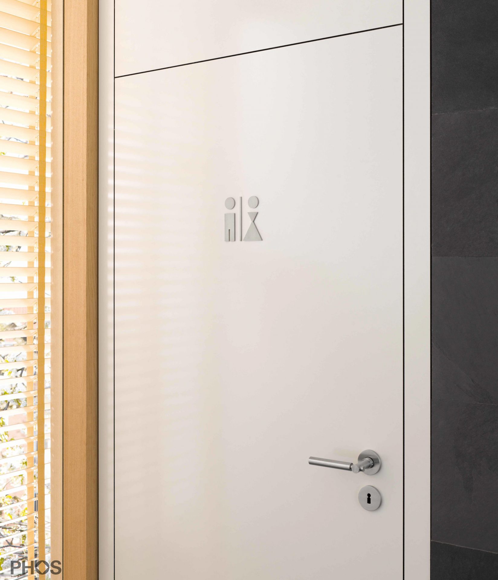 P0201 Туалет пиктограмма мужчины и женщины PHOS  - Вид №3