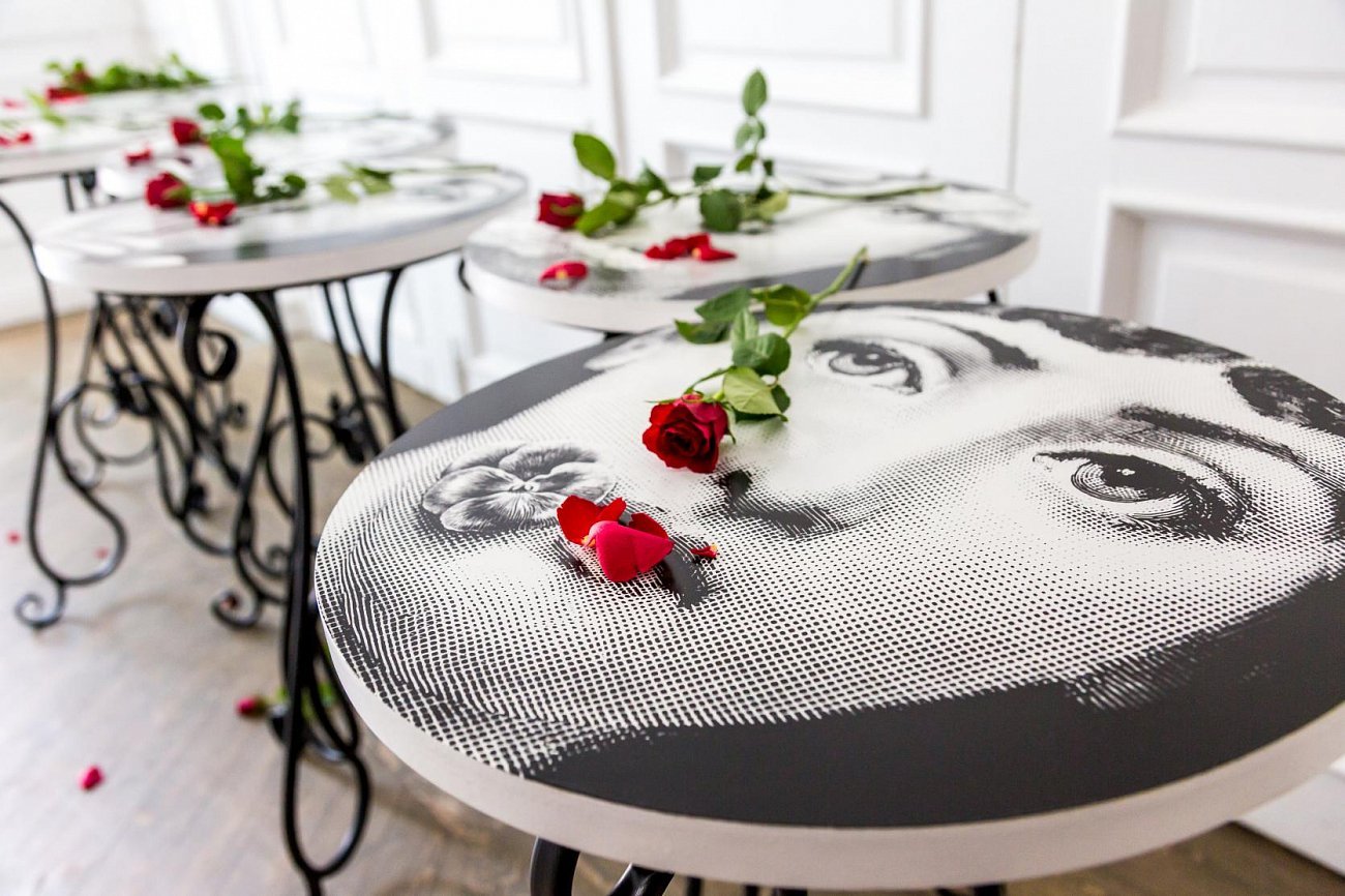 Кофейный столик круглый черно-белый с рисунком 50 см "Комплимент" Fornasetti BYOBJECT FORNASETTI 014303 Белый;черный Object Desire  - Вид №2