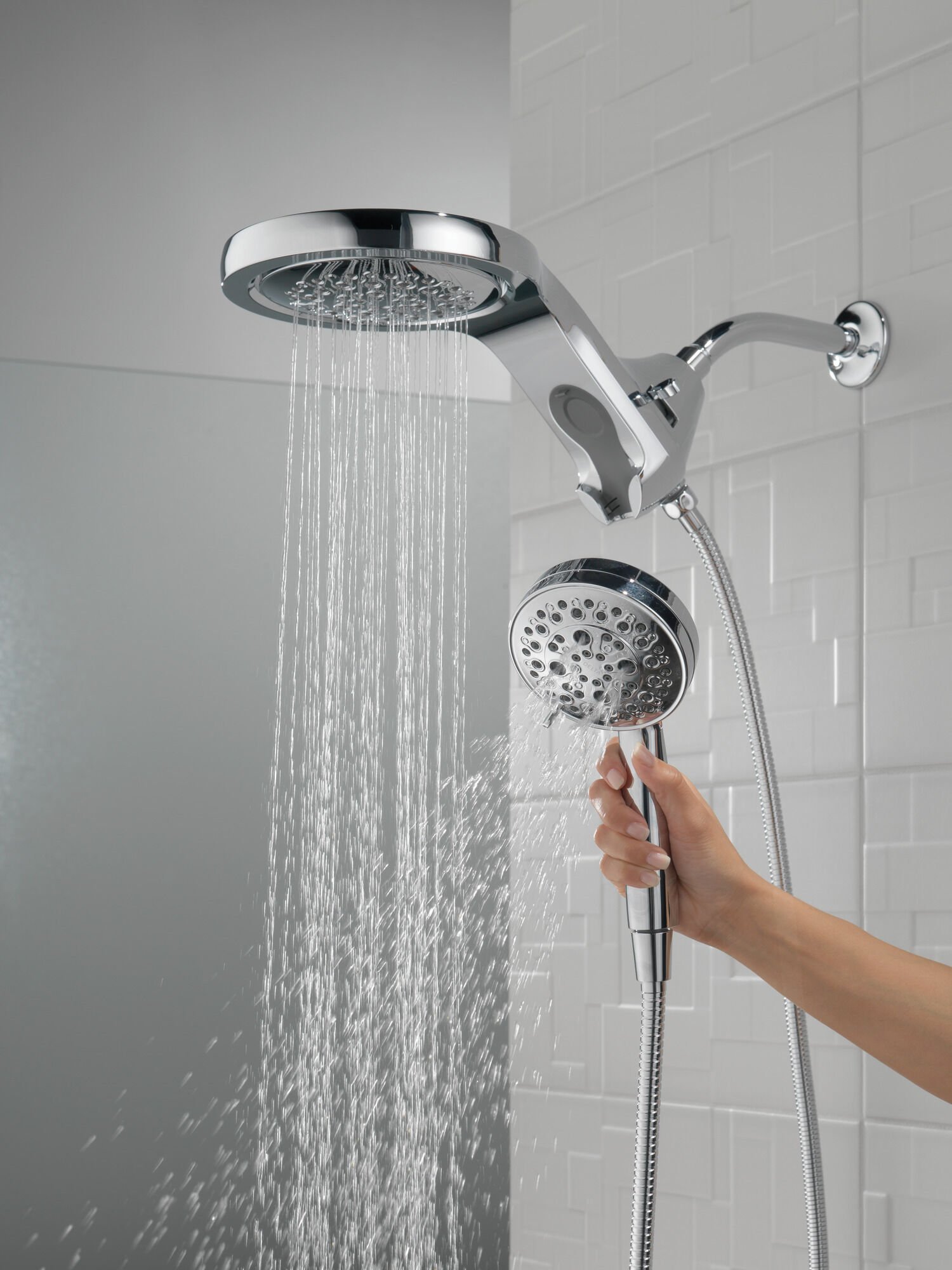 58680 HydroRain® H2Okinetic® 5-регулировочная душевая лейка два в одном Delta Faucet Universal Showering Хром  - Вид №10
