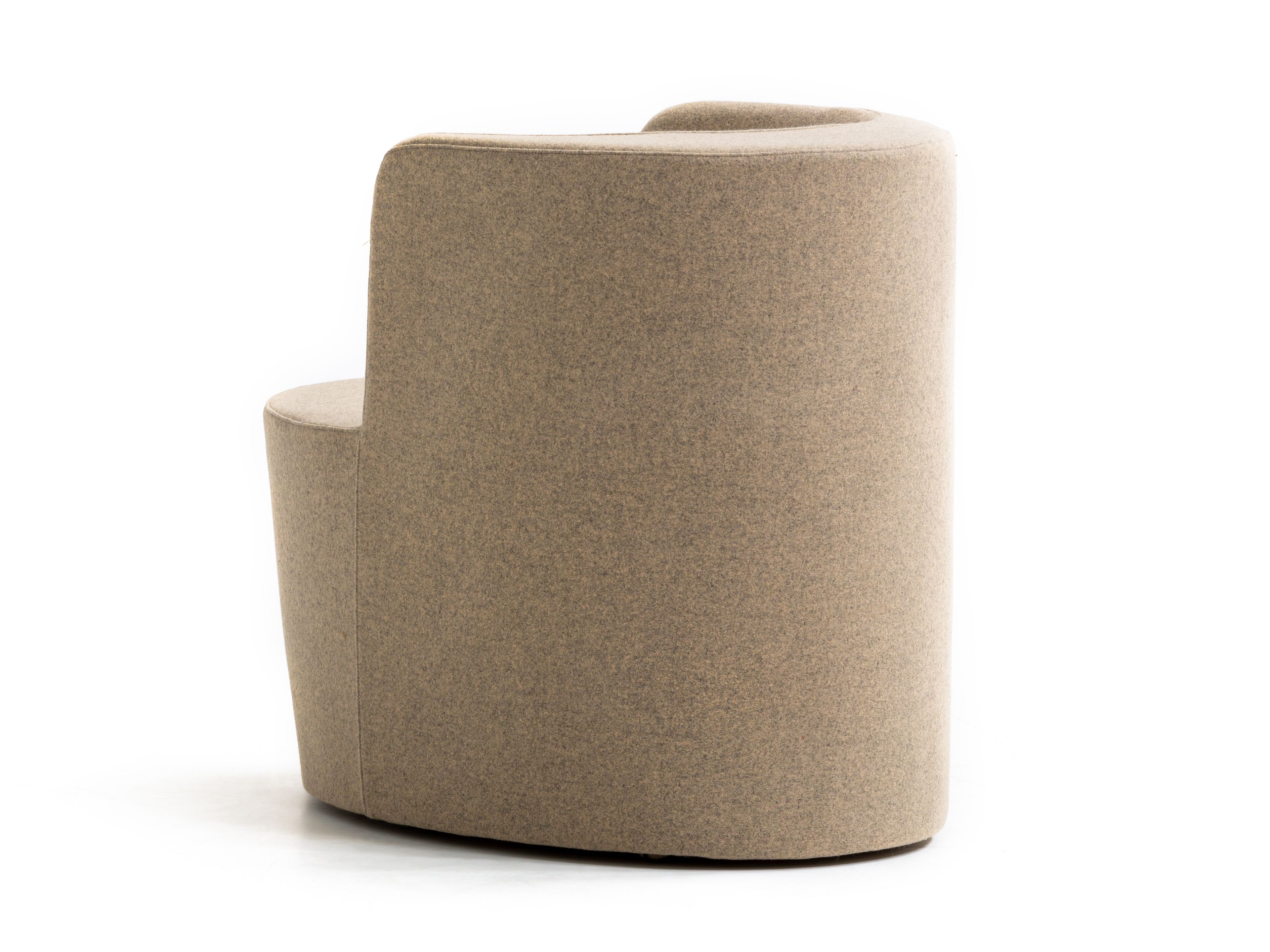 Войлочное кресло с подлокотниками MOROSO Таба ARCH-00005724