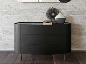 Деревянный комод