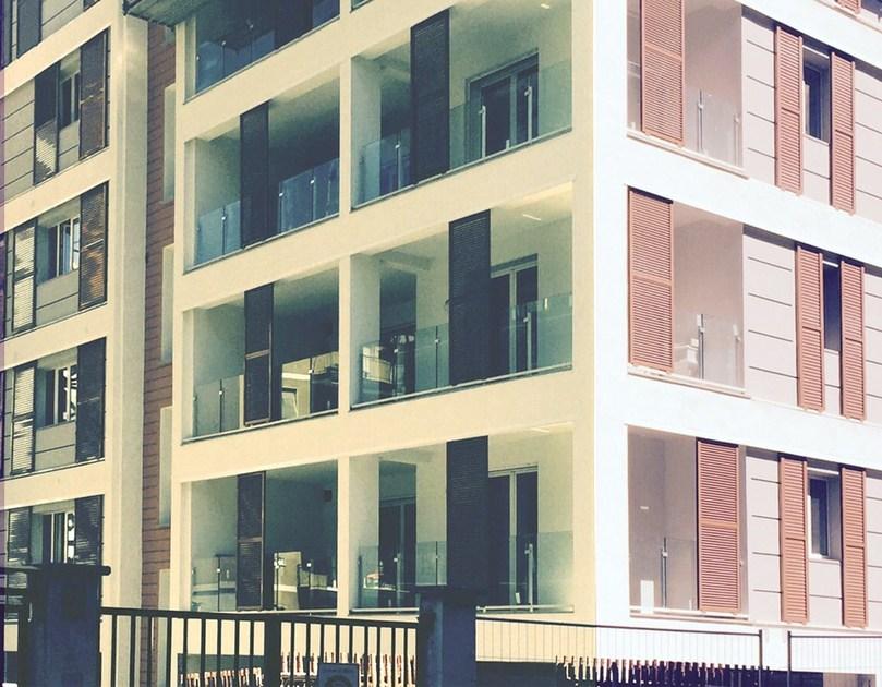 ALUSCALAE Вертикальная балюстрада из алюминия со стеклянным заполнением sun-id-1418657 - Вид №4