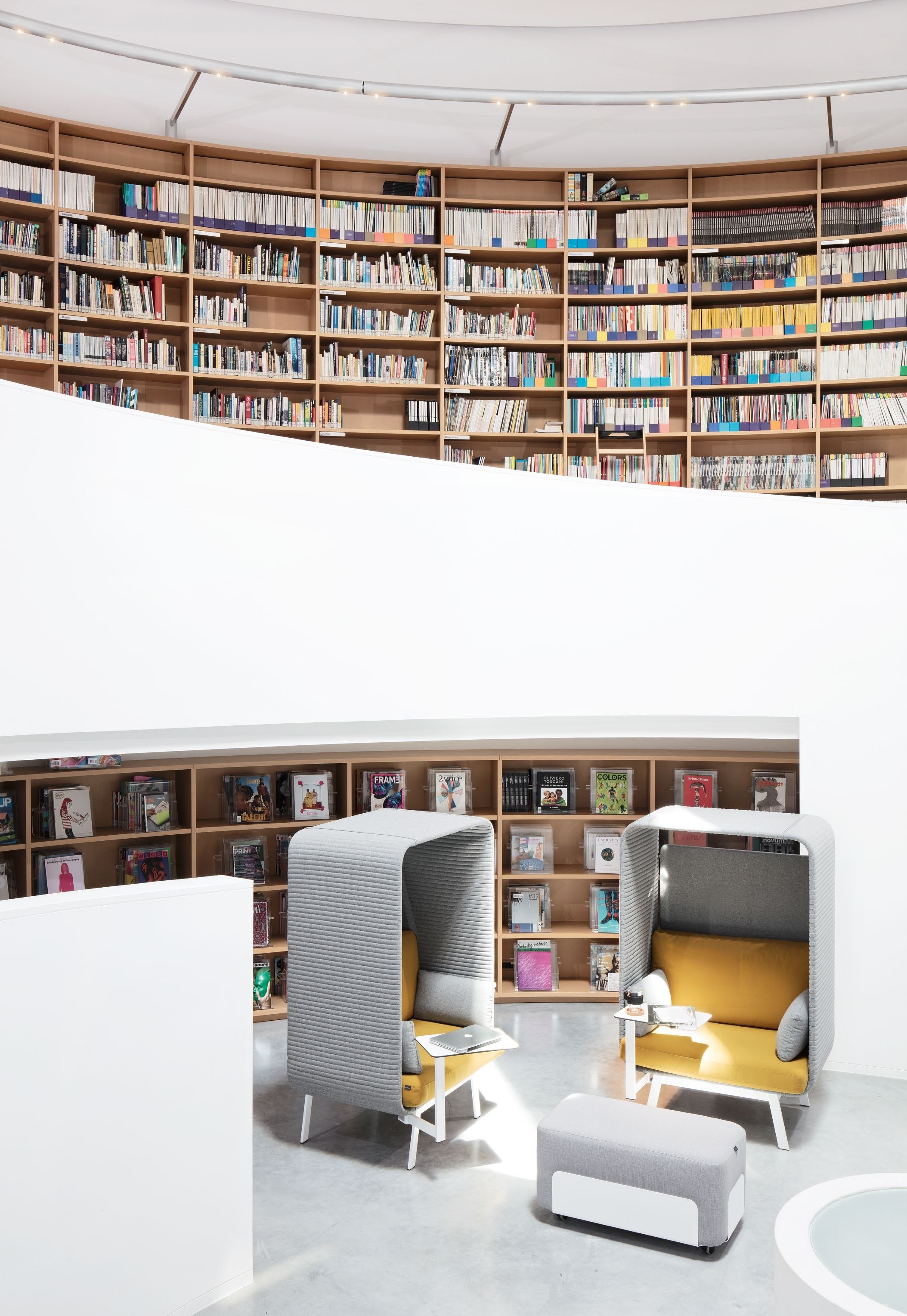 Ткань акустическое офисное кресло с журнальным столиком Ares Line Privèe ARCH-00079850 - Вид №2