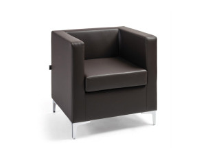 Тканевое кресло с подлокотниками