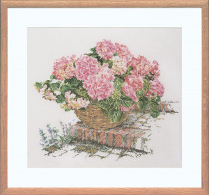 2047А Набор для вышивания Розовые гортензии 44 х 39 см Thea Gouverneur