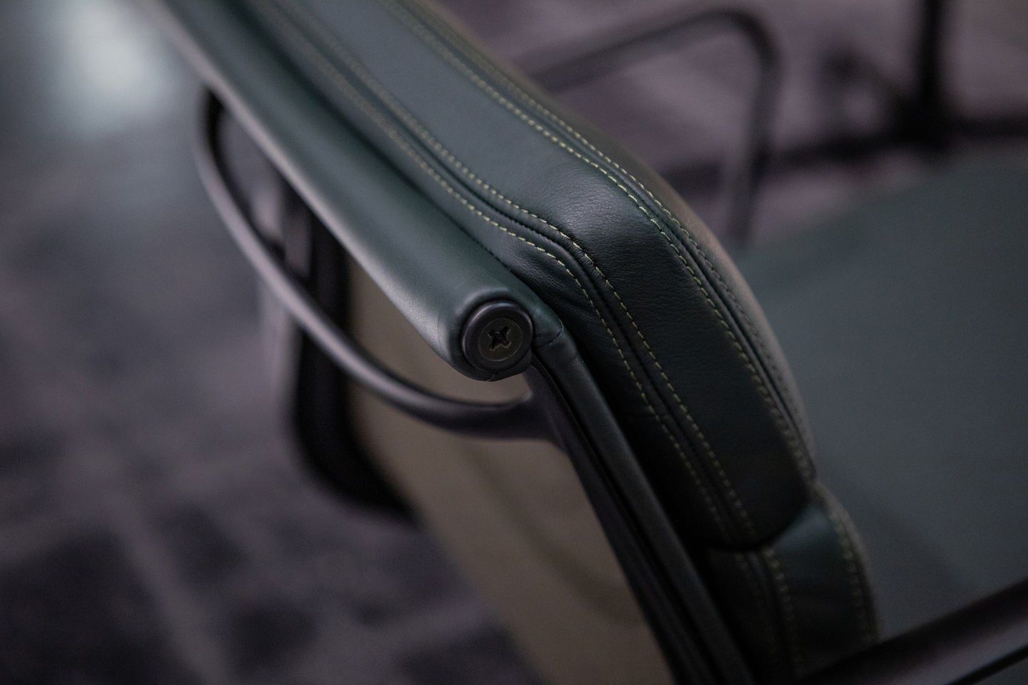 Кожаный спиц поворотный стул с подлокотниками VITRA Eames Soft Pad Group ARCH-00078216 - Вид №20