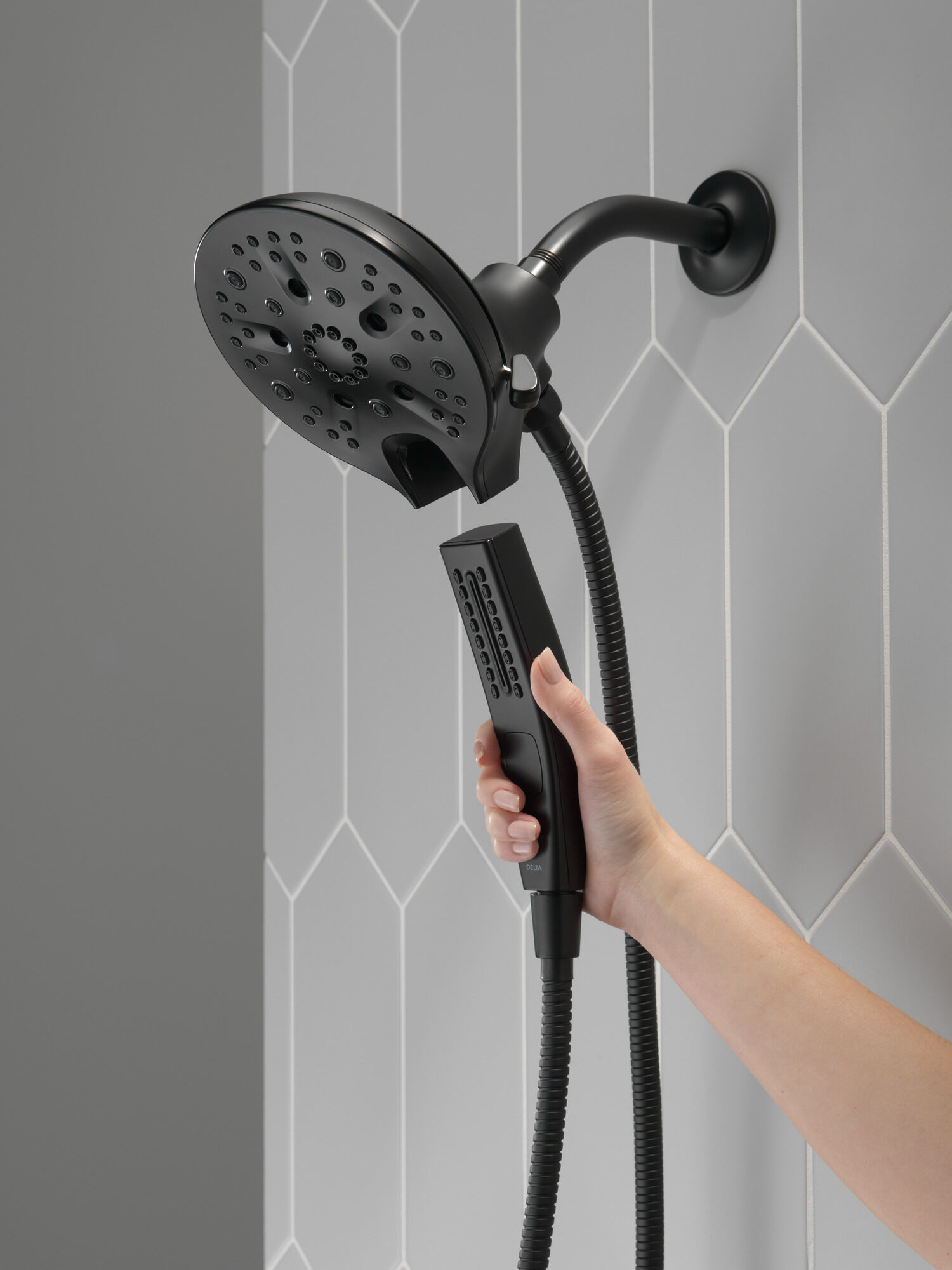 58620-BL-PK In2ition® H2Okinetic® Душ два в одном с 5 настройками Delta Faucet Universal Showering Матовый черный  - Вид №10