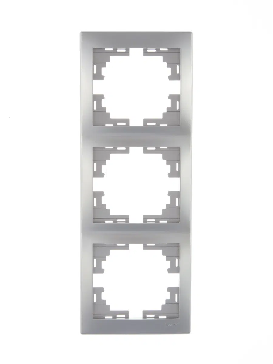 MIRA Рамка 3-ая вертикальная серебро LEZARD 701-1010-153