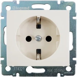 Legrand Valena Classic - розетка с заземлением и защитными шторками, слоновая кость 11273805