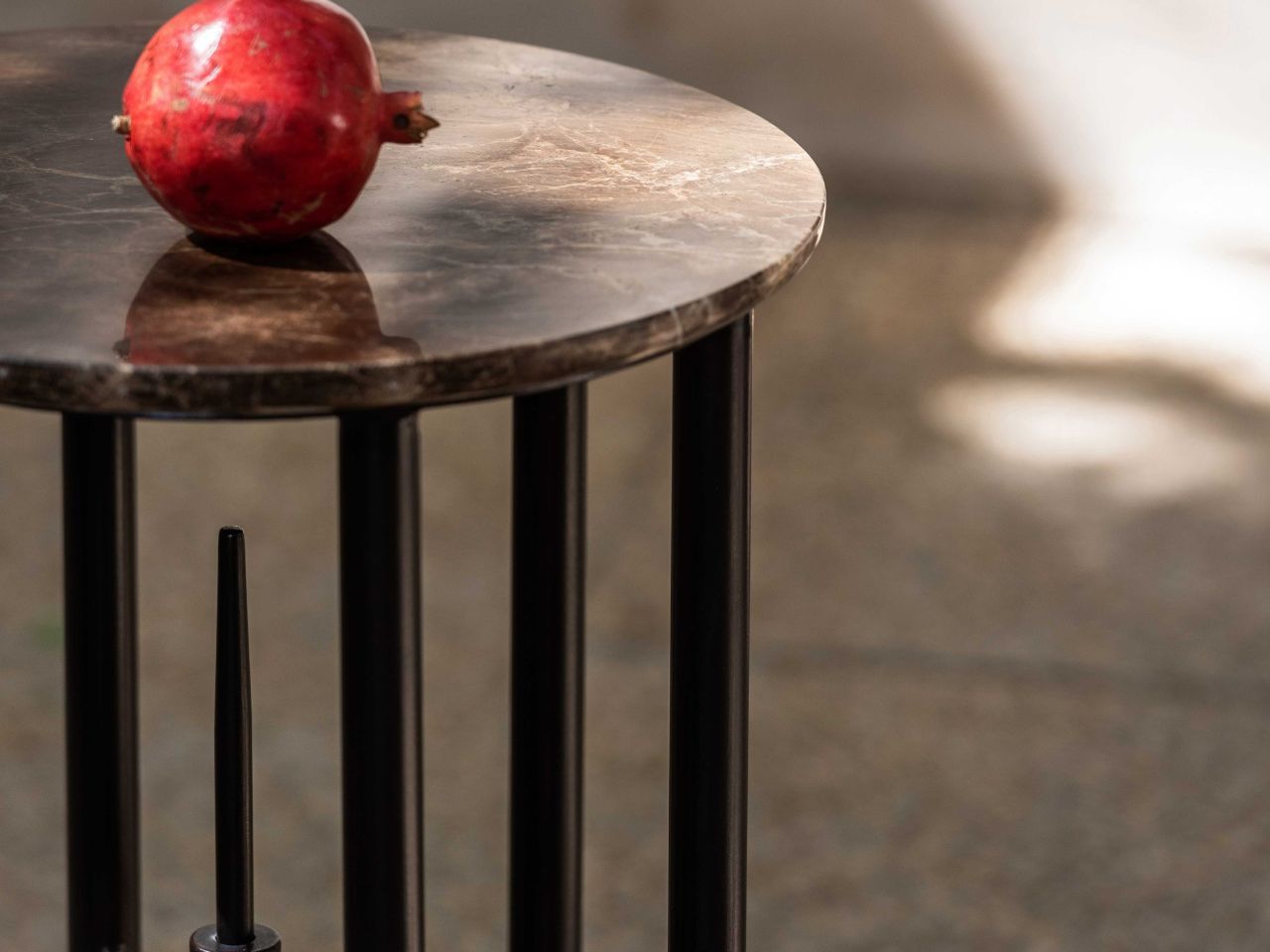 Круглый мраморный журнальный столик Dark Emperador LO Contemporary GOL ARCH-00021558