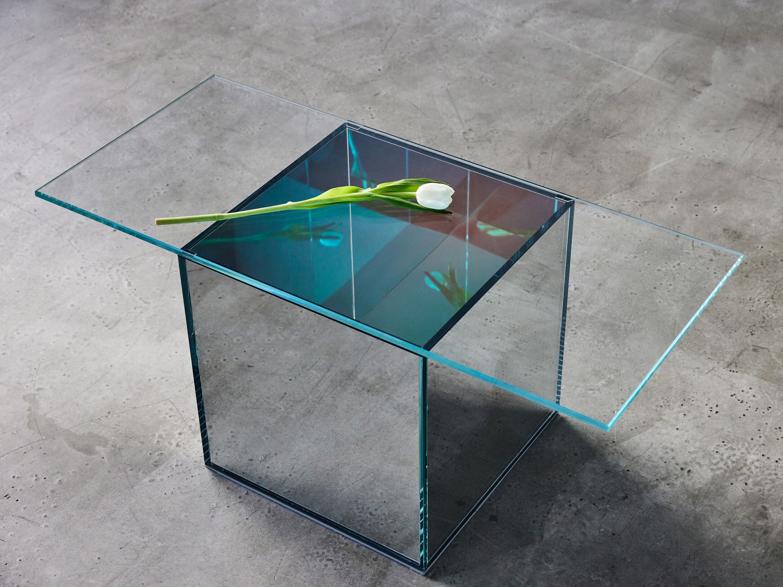 Стеклянный журнальный столик Caroline Chao вид ARCH-00108190