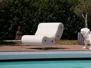 Кресло с подлокотниками