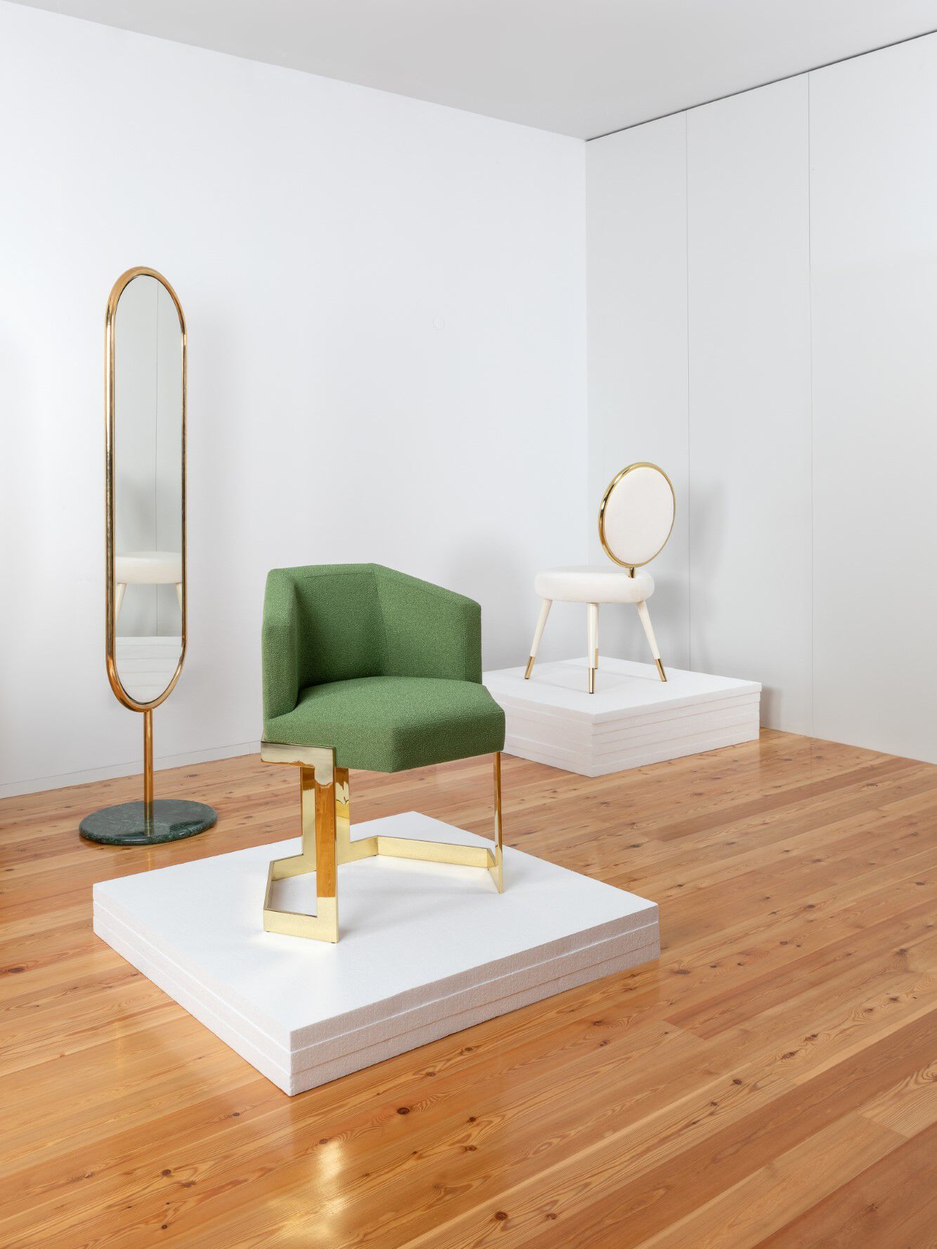 Мягкое бархатное кресло и латунное основание ROYAL STRANGER THE HIVE ARCH-00035233 - Вид №10