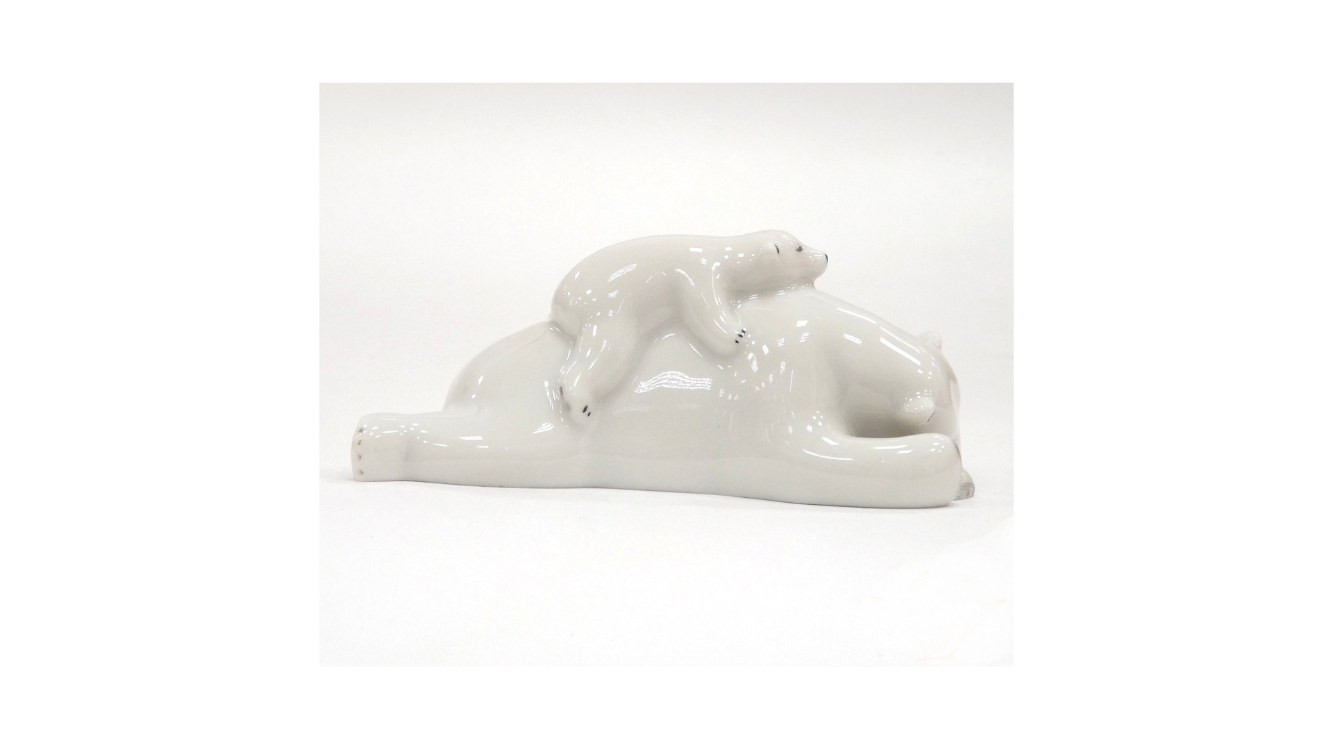 10589366 Императорский фарфоровый завод Скульптура "Медведица с медвежонком" Твёрдый фарфор  - Вид №1