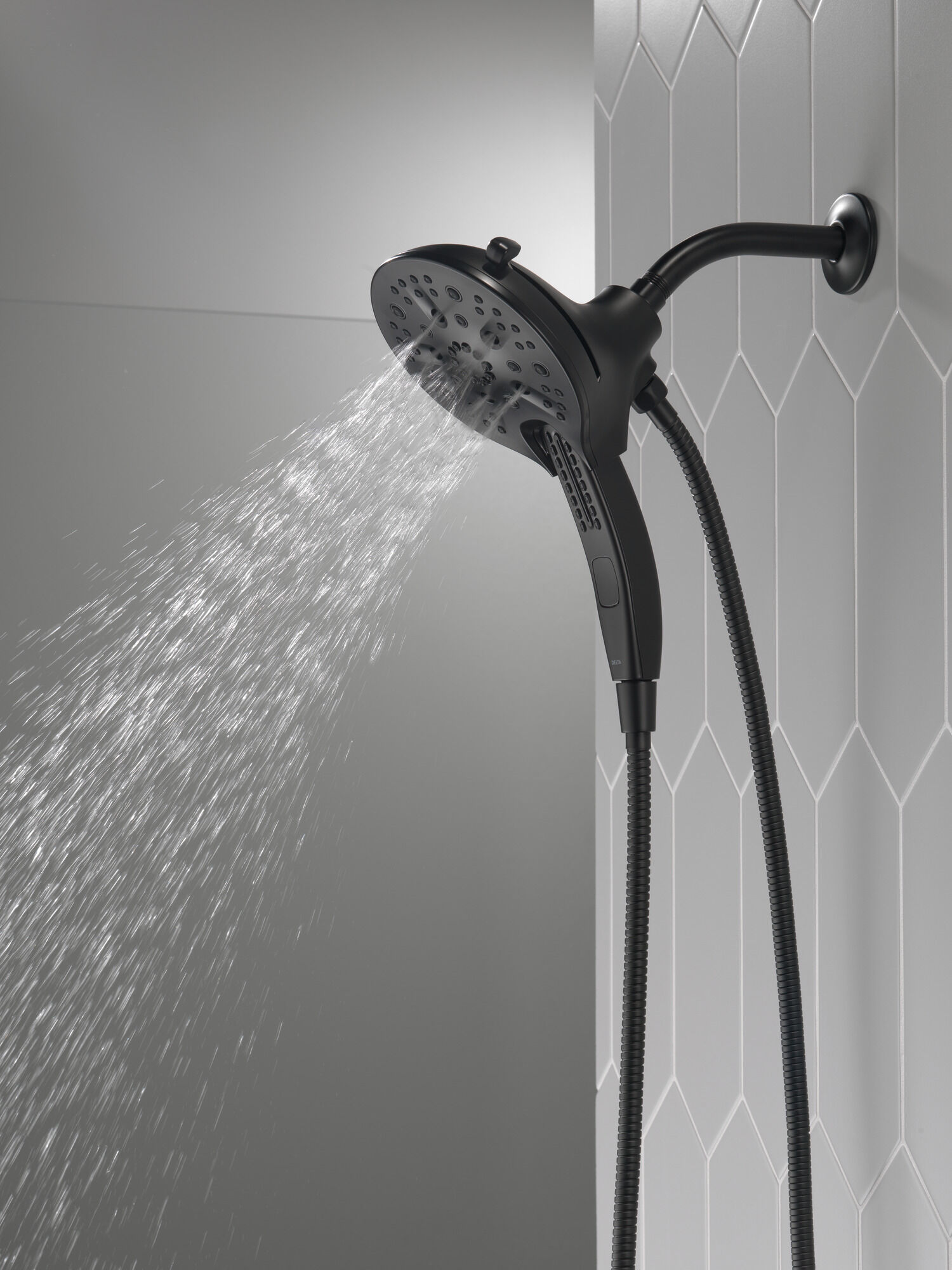 58620-BL-PK In2ition® H2Okinetic® Душ два в одном с 5 настройками Delta Faucet Universal Showering Матовый черный  - Вид №17