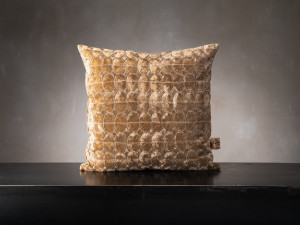 Бархатная квадратная подушка