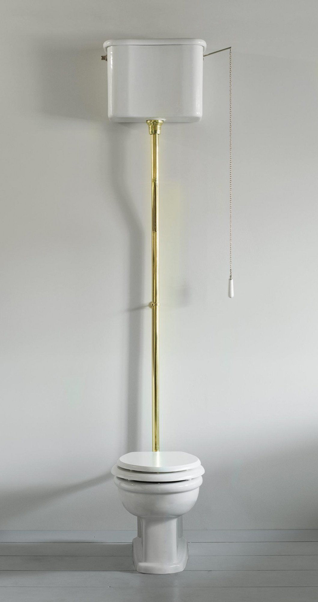 3-01-030 Парижский туалет с цистерной высокого уровня Paris The water monopoly