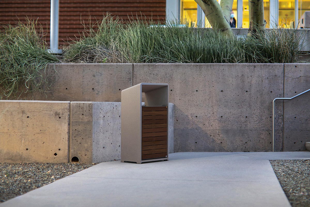 FSRT220 Емкость для мусора со скосом  Forms-surfaces  - Вид №2