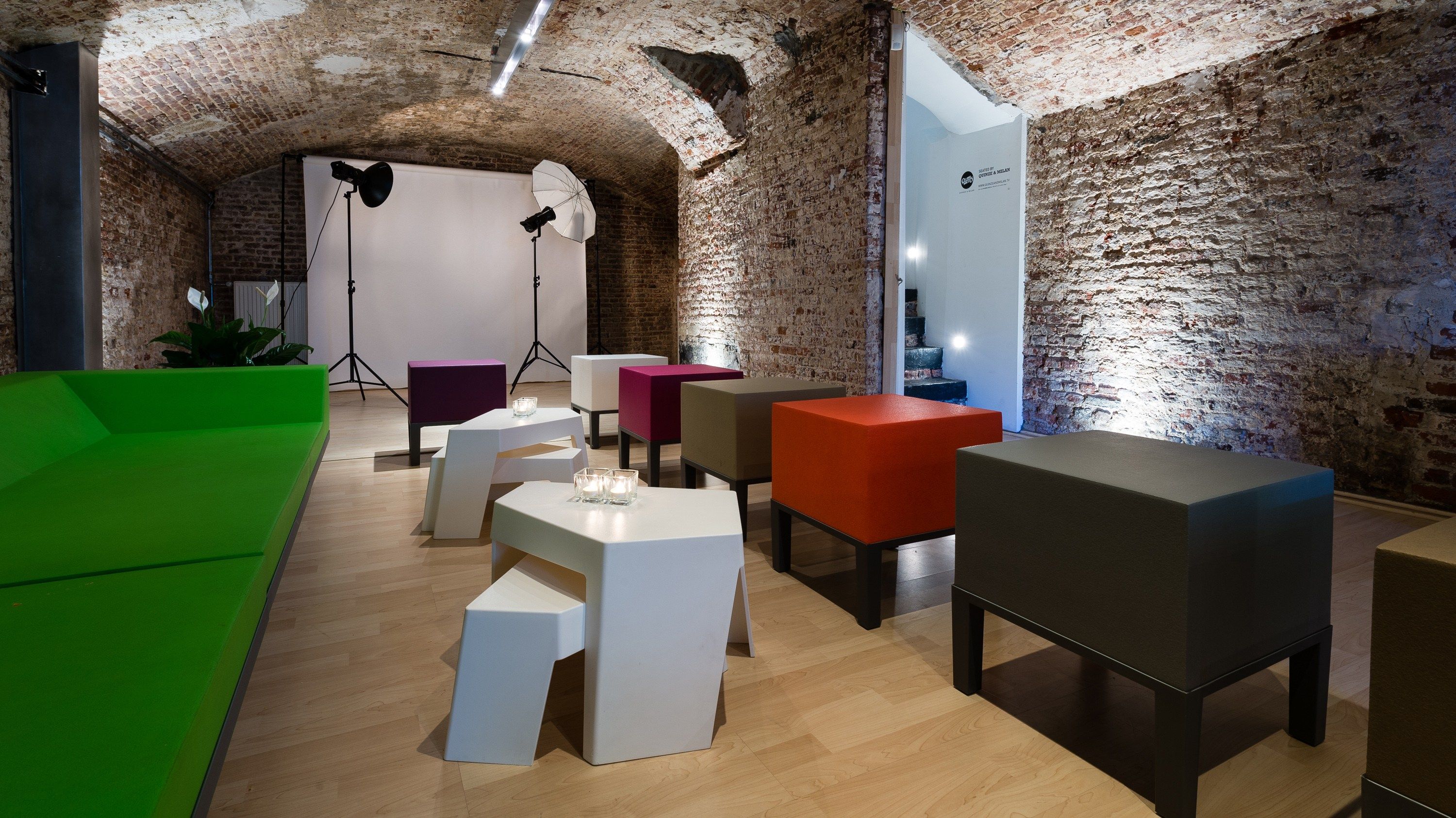 Пластиковый штабелируемый журнальный столик Quinze & Milan MAZE SIDE TABLE ARCH-00064269 - Вид №10