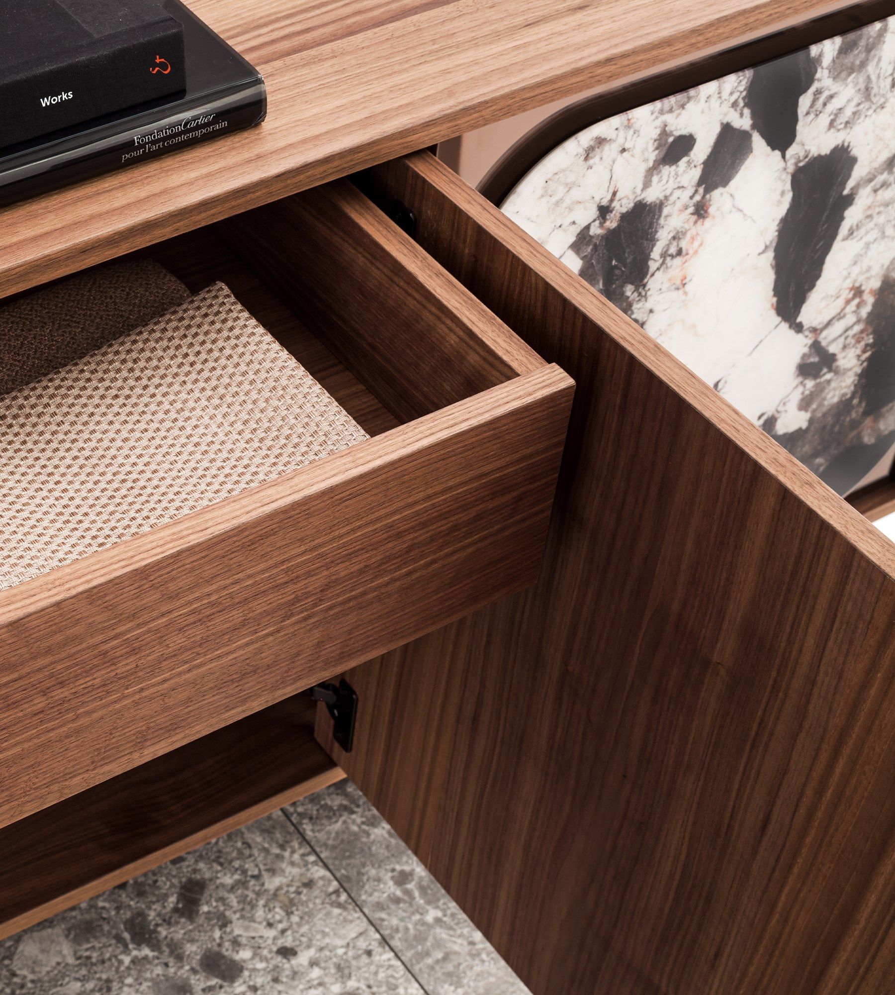 Шкаф из дерева и стекла с распашными дверями Morica Design Haute Couture ARCH-00108226 - Вид №4