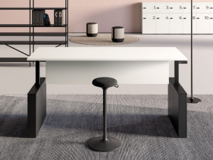 Прямоугольный стол с регулируемой высотой
