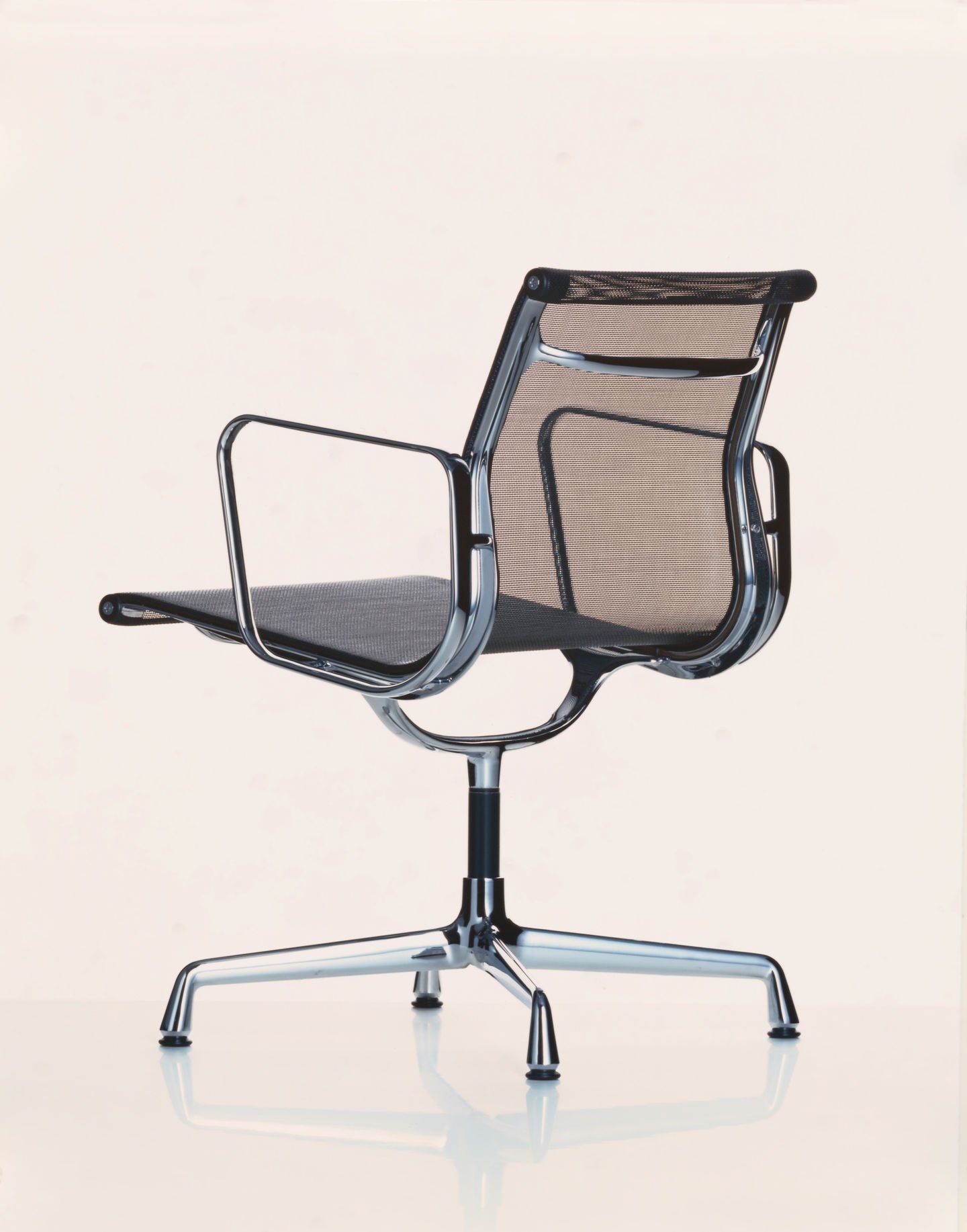 Тканевый стул с подлокотниками VITRA Eames Aluminium Group ARCH-00094304 - Вид №5