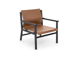 Кожаное кресло с подлокотниками