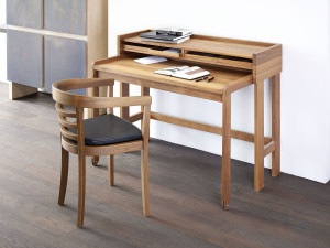 Деревянный письменный стол с ящиками