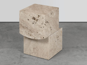 Журнальный столик из травертина