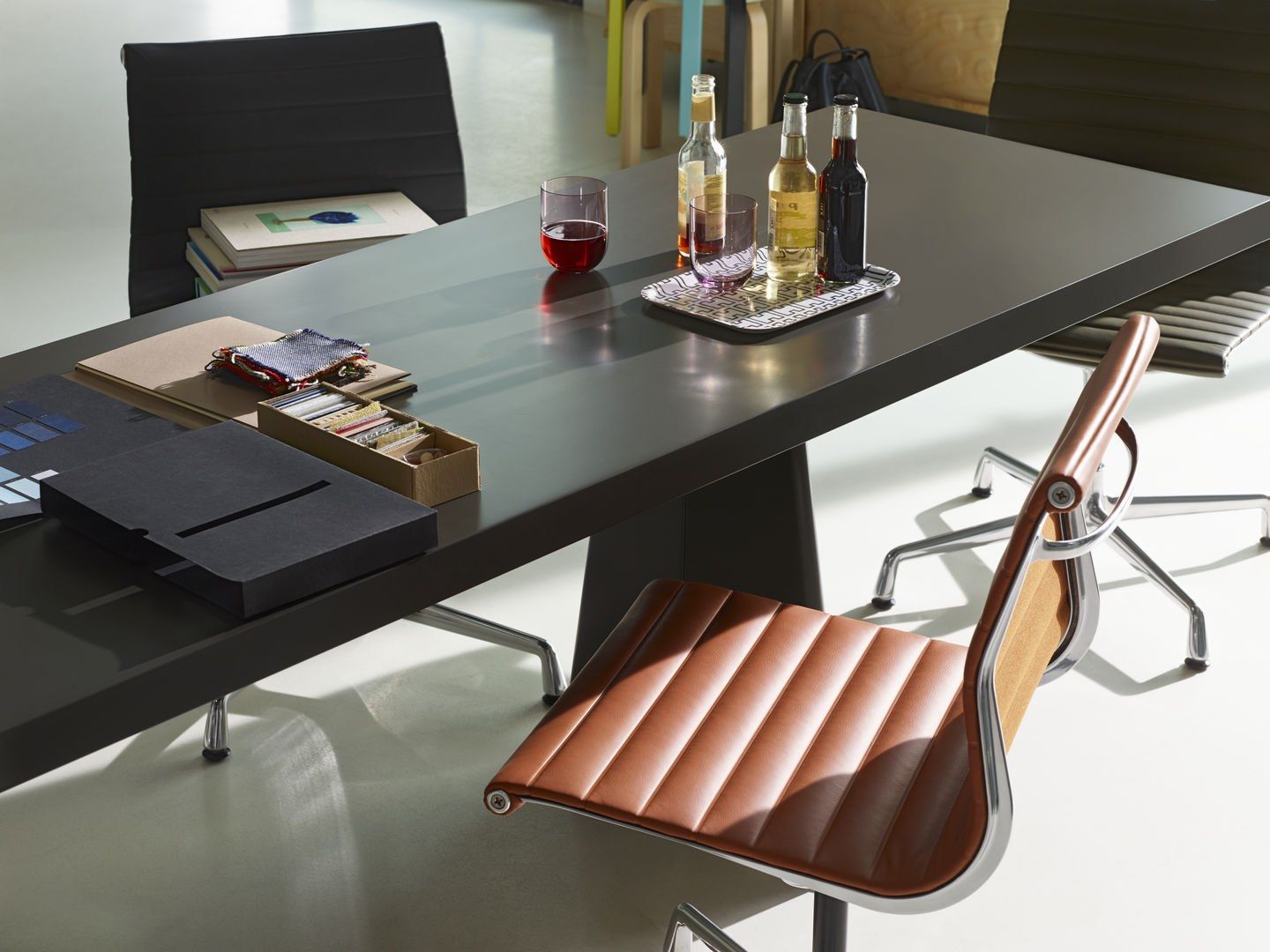 Тканевый стул с подлокотниками VITRA Eames Aluminium Group ARCH-00057694 - Вид №8