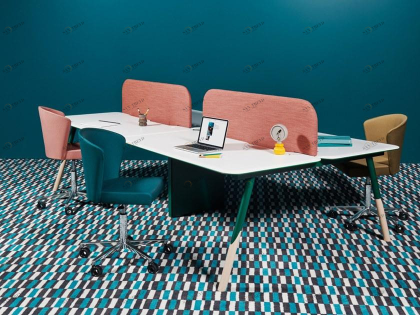 Cider Edition Несколько рабочих станций с разделительными панелями sun-id-1420393