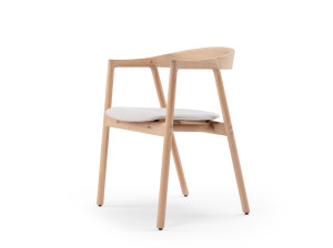 Мягкий стул с открытой спинкой