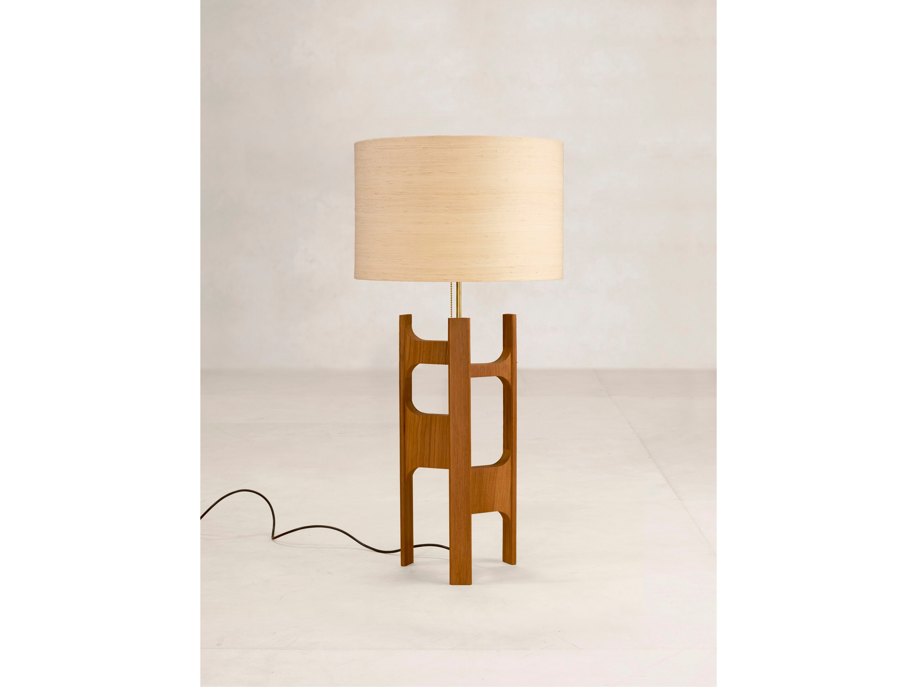 Настольная лампа из тикового дерева Phantom Hands X + L ARCH-00049796 - Вид №1