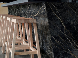 Столешница из керамогранита с мраморным эффектом