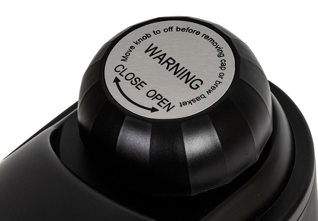 9052709 Кофеварка рожковая Pioneer CM106P черный STDN-0136096 - Вид №3