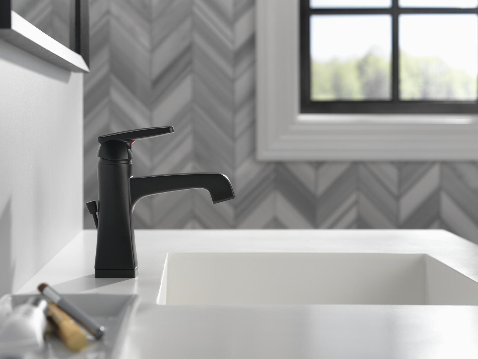 Смеситель для унитаза с одной ручкой - металлический всплывающий Delta Faucet 564-BLMPU-DST - Вид №9